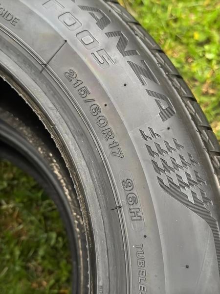 2x 215/60/17 Bridgestone  turanza renkaat