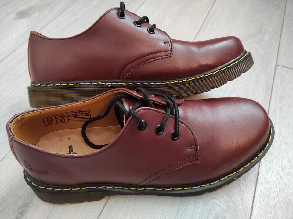 Käyttämätön Dr. Martens kenkäpari 43-44