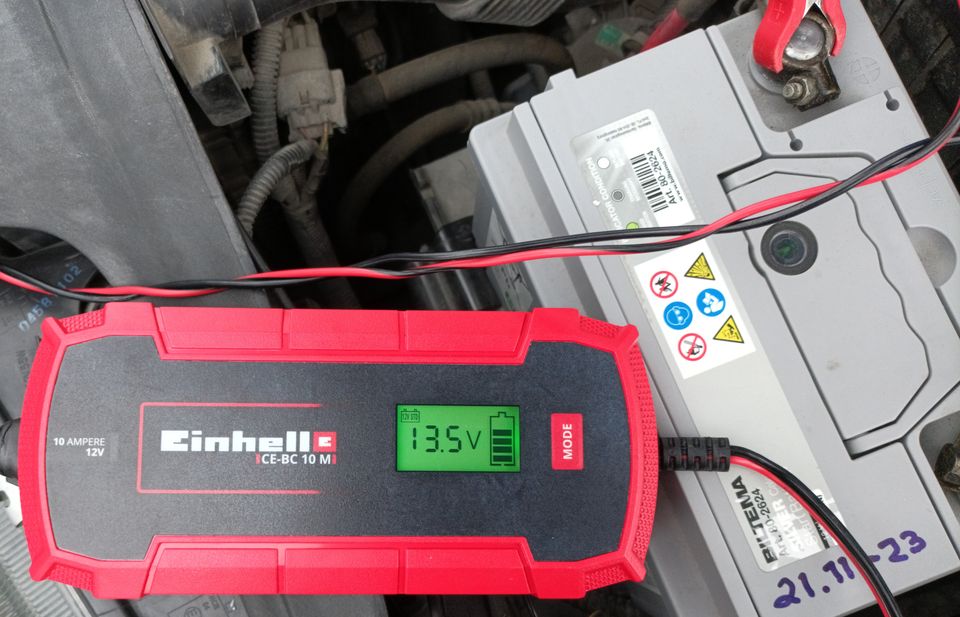 Einhell 12V / 10A älylaturi.