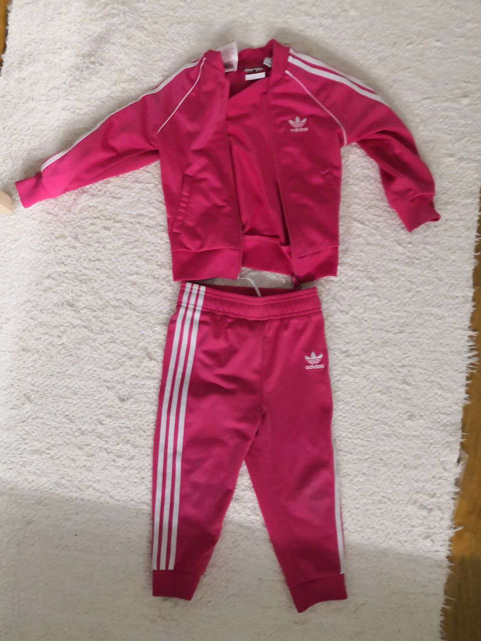 Adidas verryttelypuku koko 90(86)