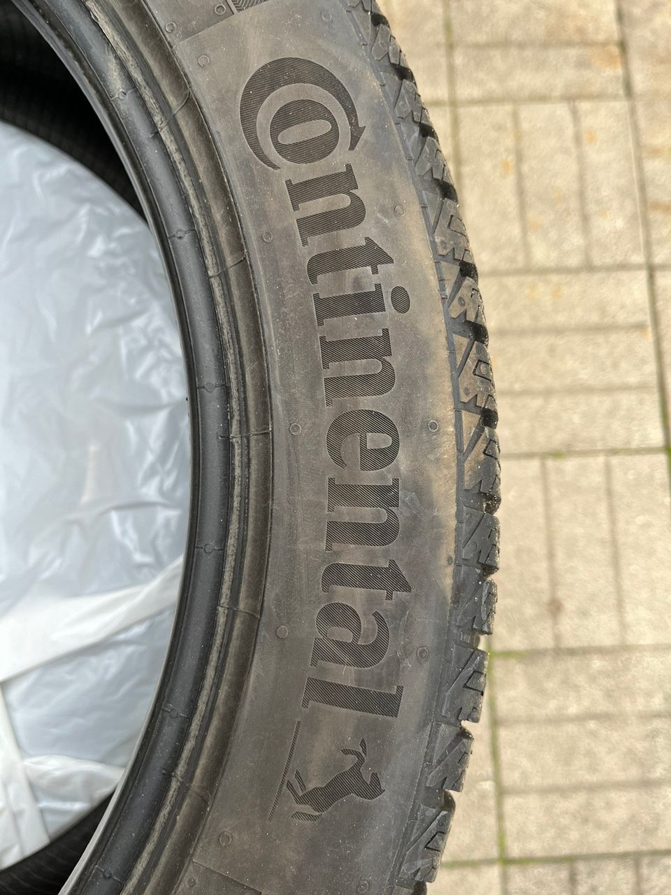 Continental Vikingcontact 7 235/45 R18