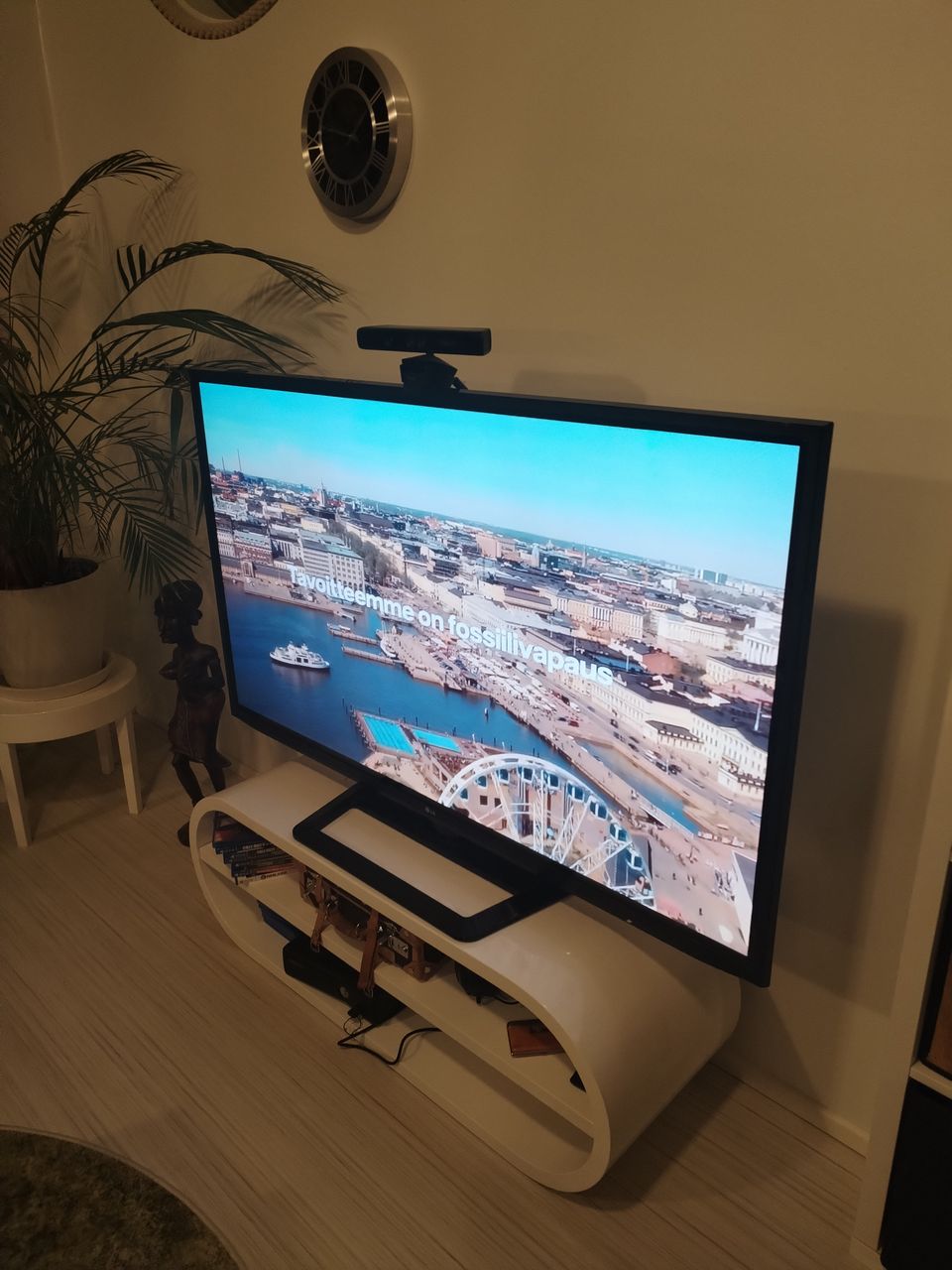 Lg 60" Televisio