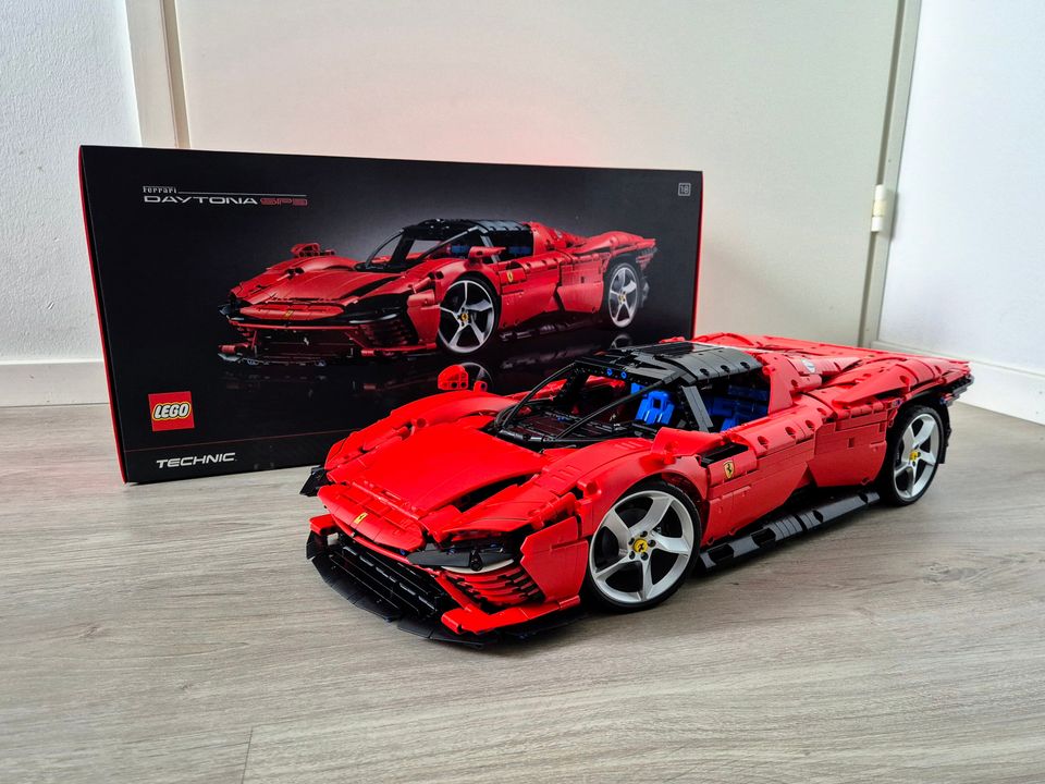 Myydään Lego Technic Ferrari Daytona SP3