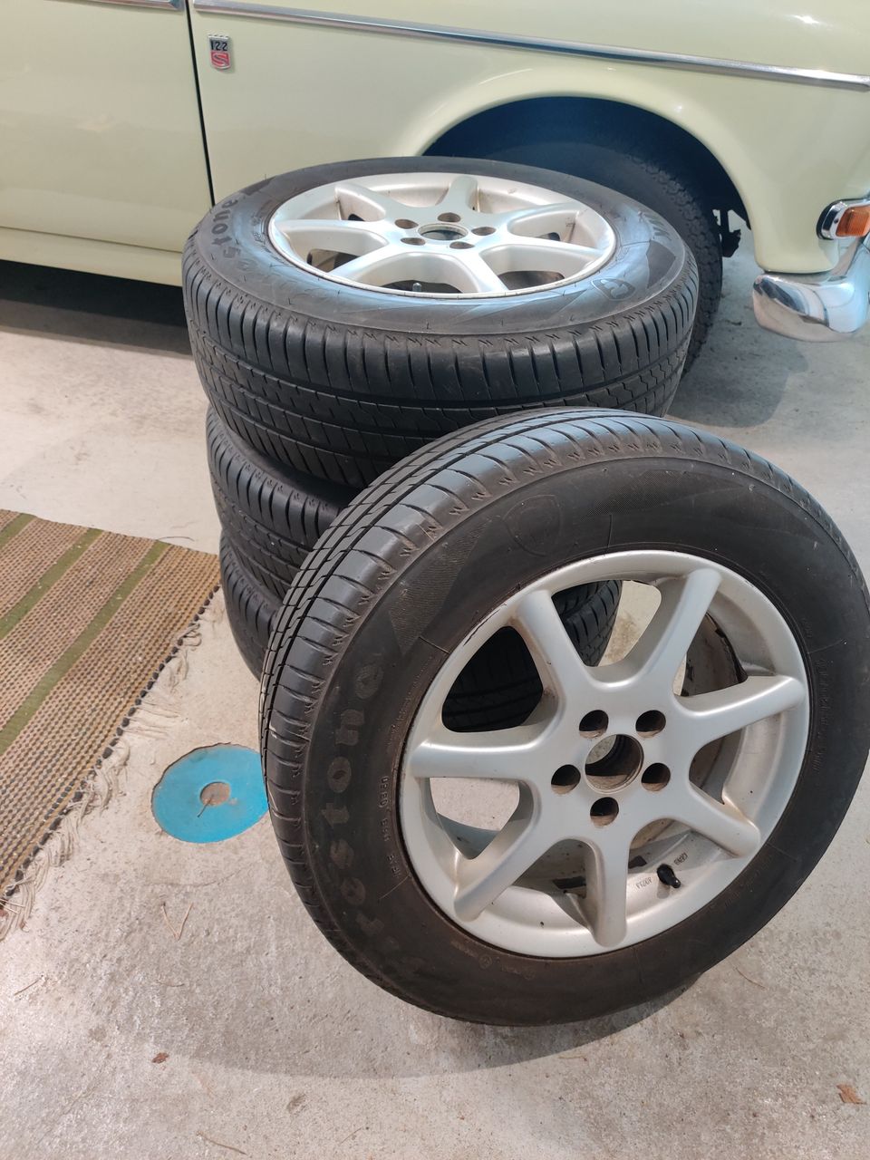 Kesärenkaat 195/65R15 aluvanteilla 5x100