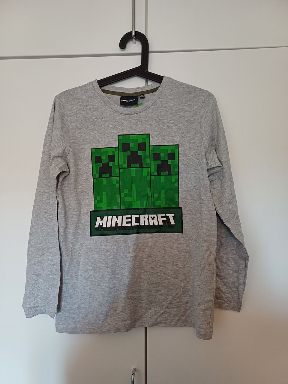 Uusi, minecraft paita, koko 152