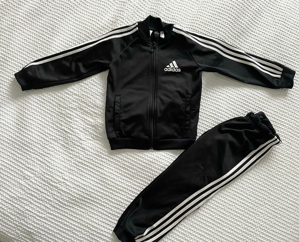 Adidas verryttelypuku, 104