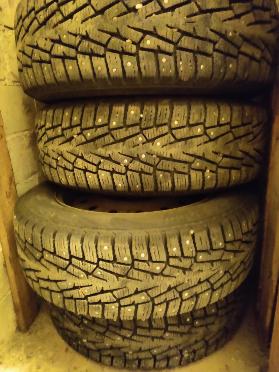 Nastarenkaat 205/ 60 R 16