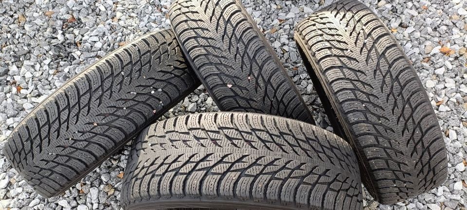 Nokian Hakkapeliitta R3 215/60R17 kitkarenkaat