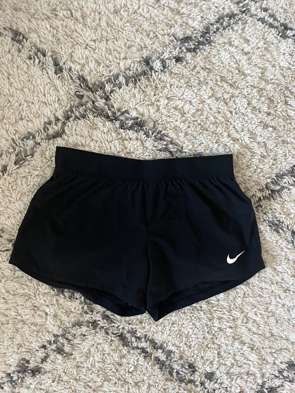 Nike shortsit, koko S