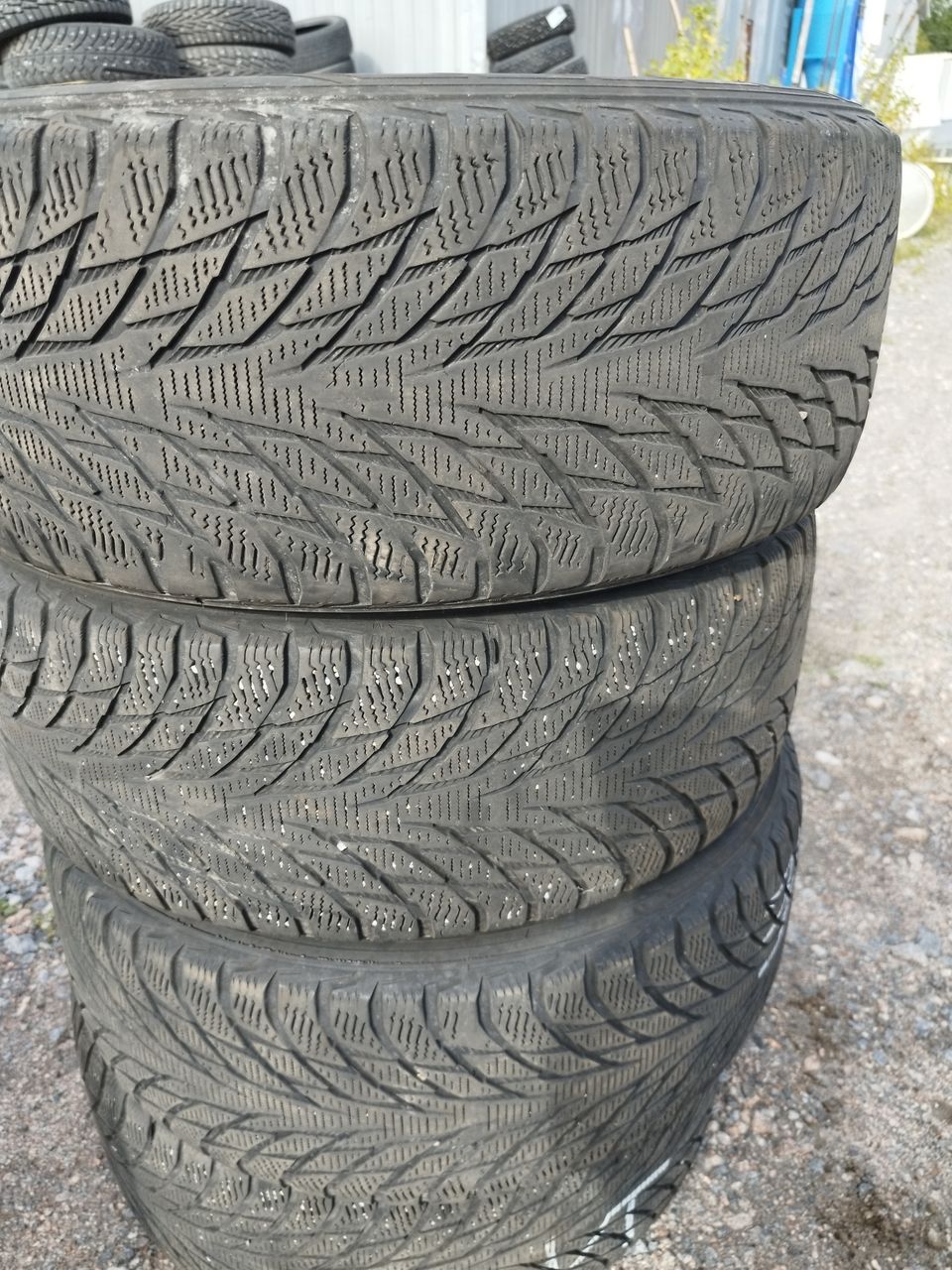 Nokia Hakkapeliitta kitka renkaat 225/55r17 kulutusta 5mm HP.100€/tarjous