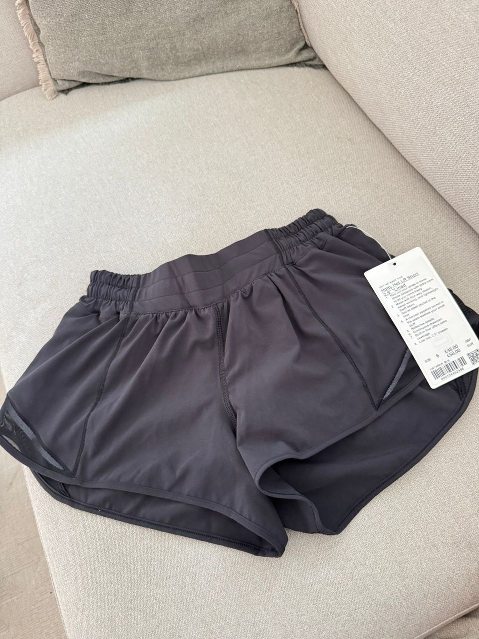 New with Tag: Lululemon Hotty Hot Short 2.5” size 6