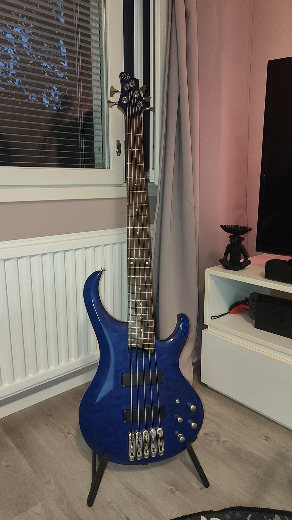 Ibanez BTB 5-kielinen basso