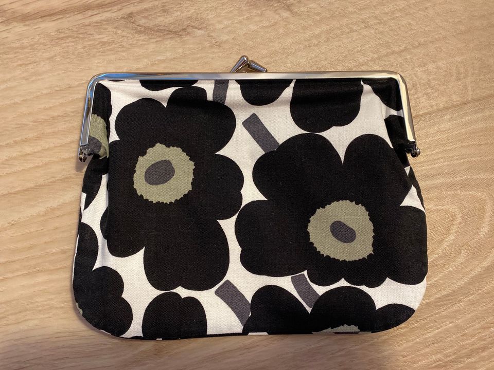 Marimekko Puolikas Kukkaro, unikko