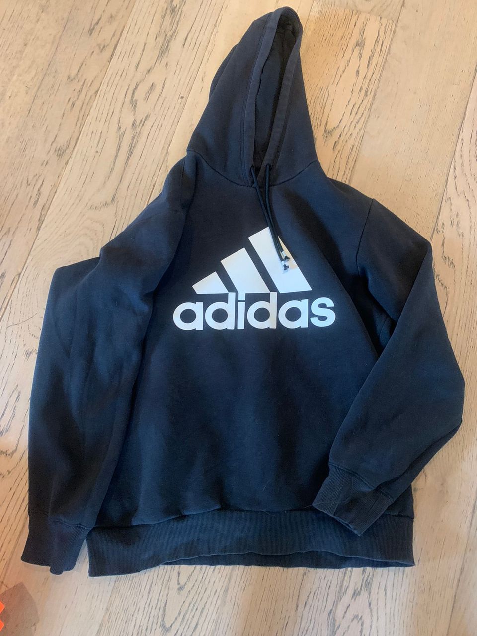 Adidas huppari