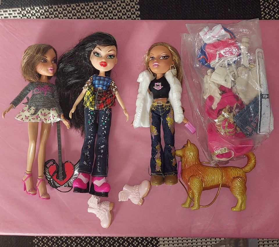 3 Bratz nukkea ja koira