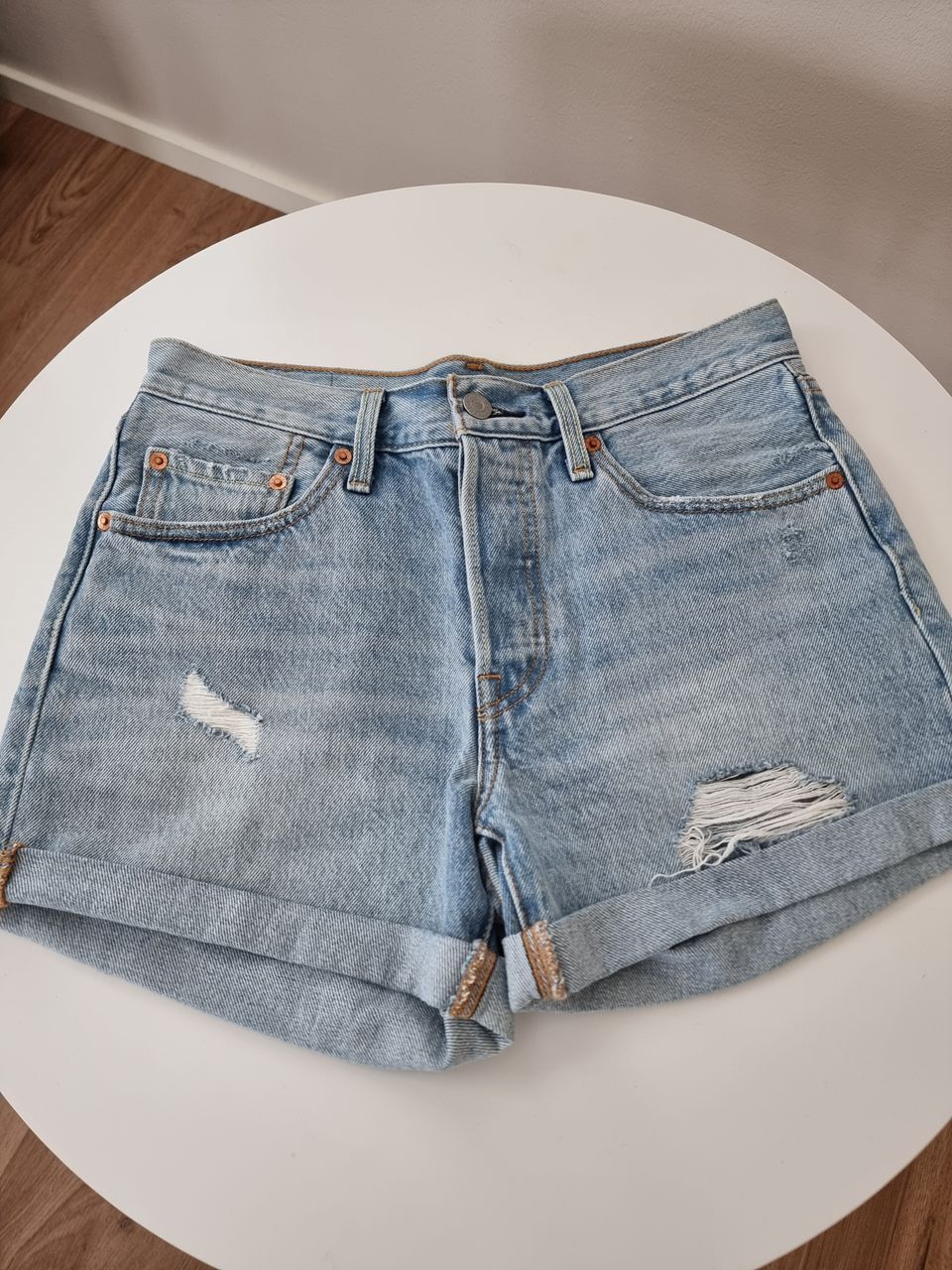 Levis 501 shortsit, koko 26