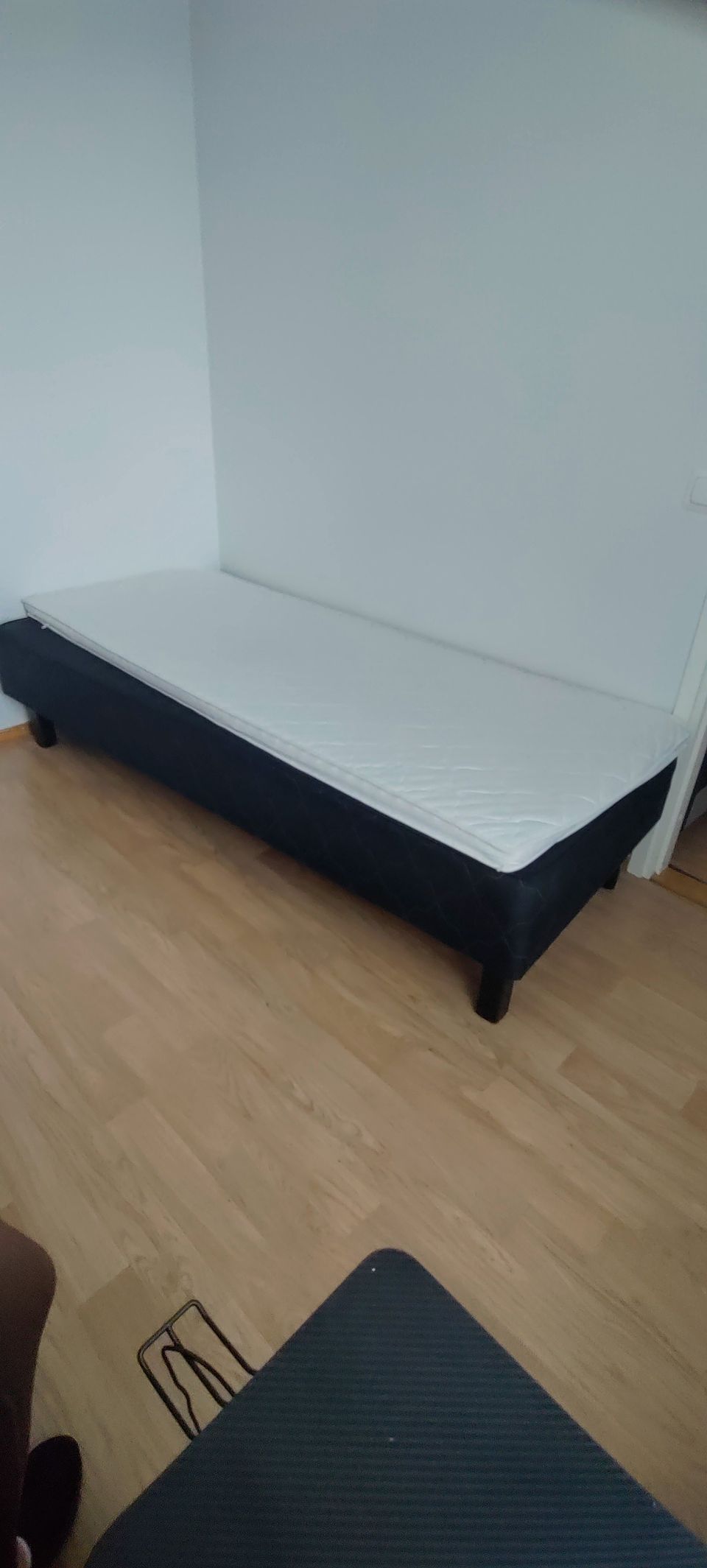 80cm leveä sänky + petauspatja