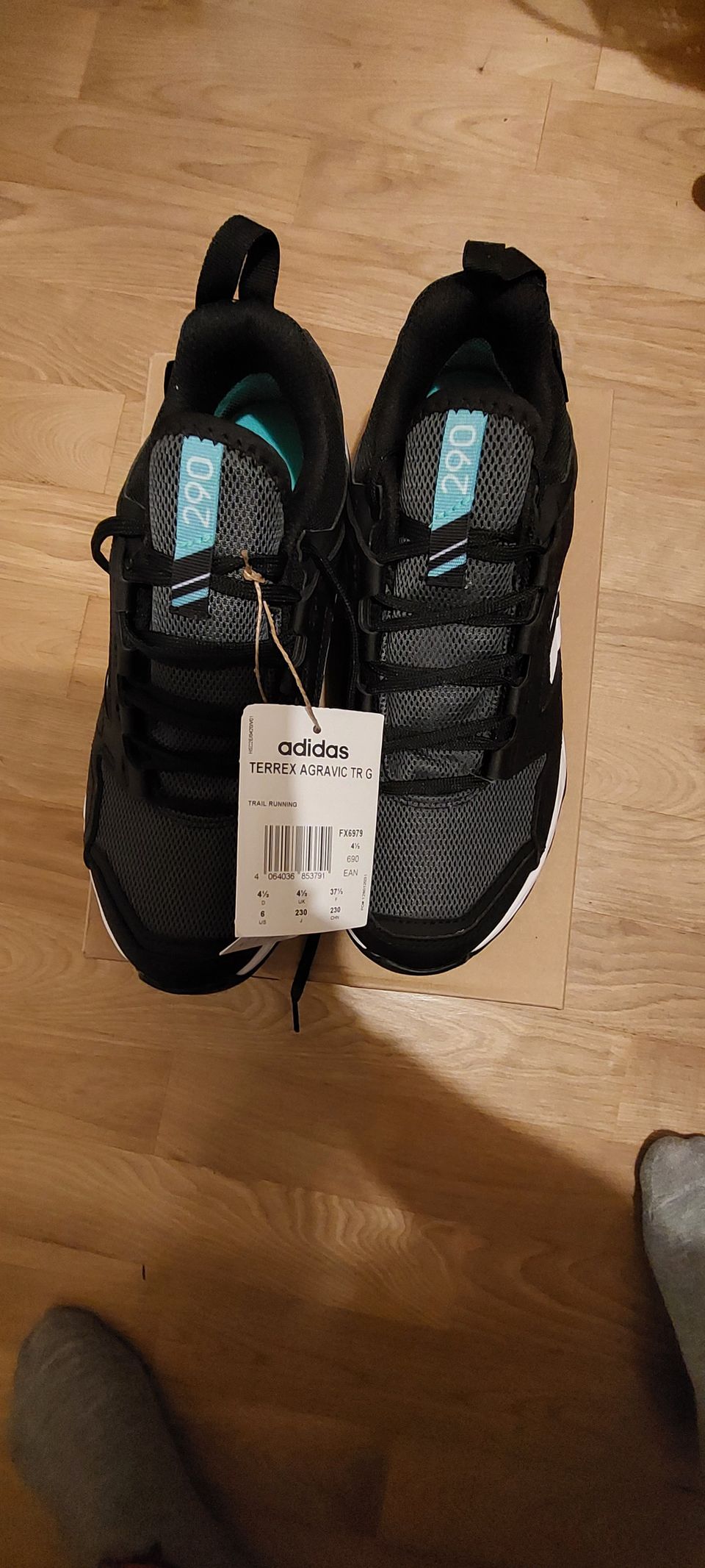 Adidas lenkkarit 37.5