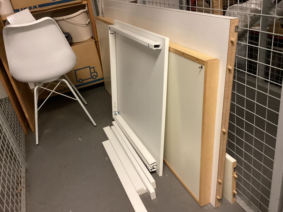 Ikea ruokapöytä 75x75 ja Taylor tuolit