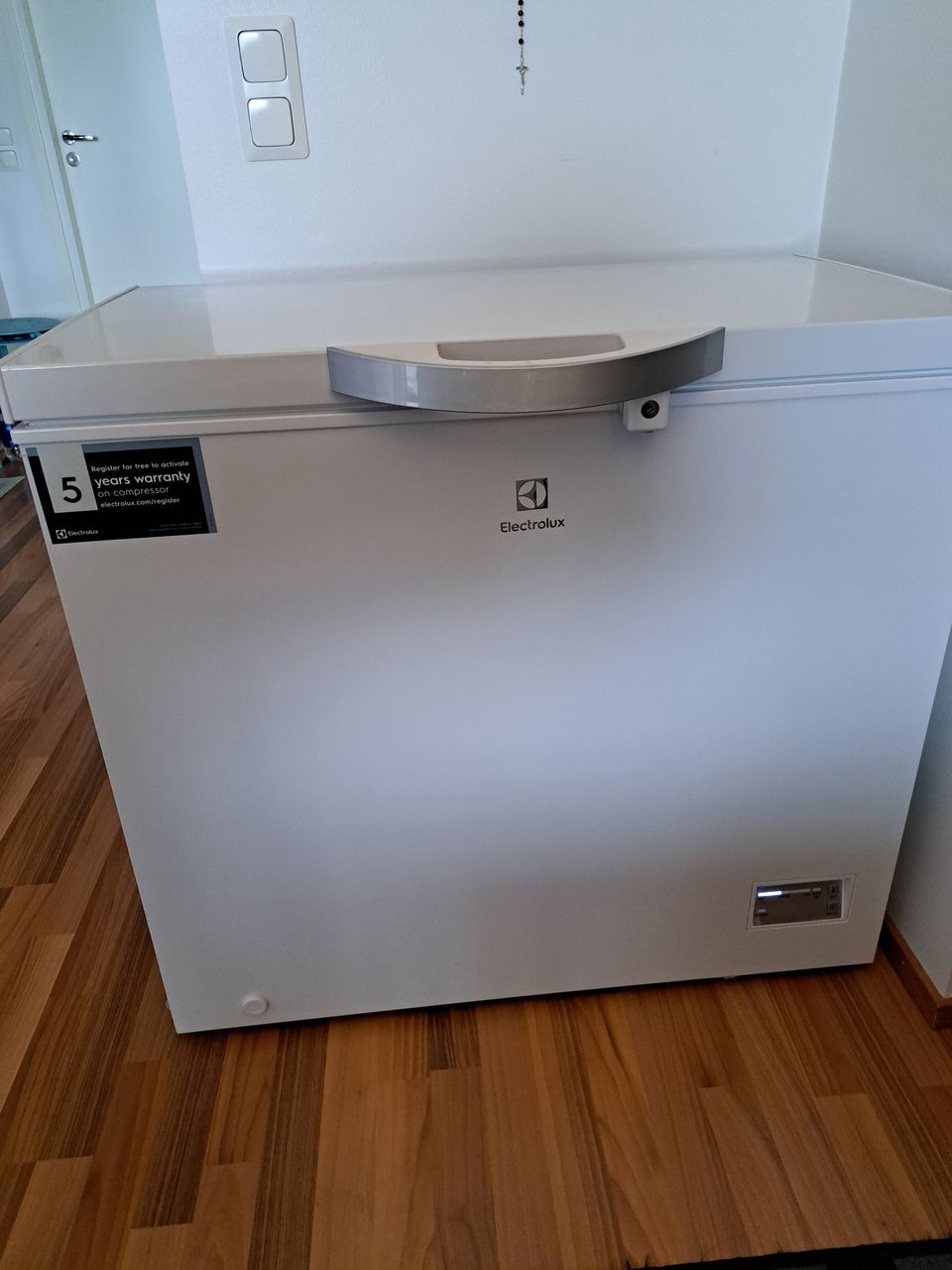 Electrolux arkkupakastin 198l