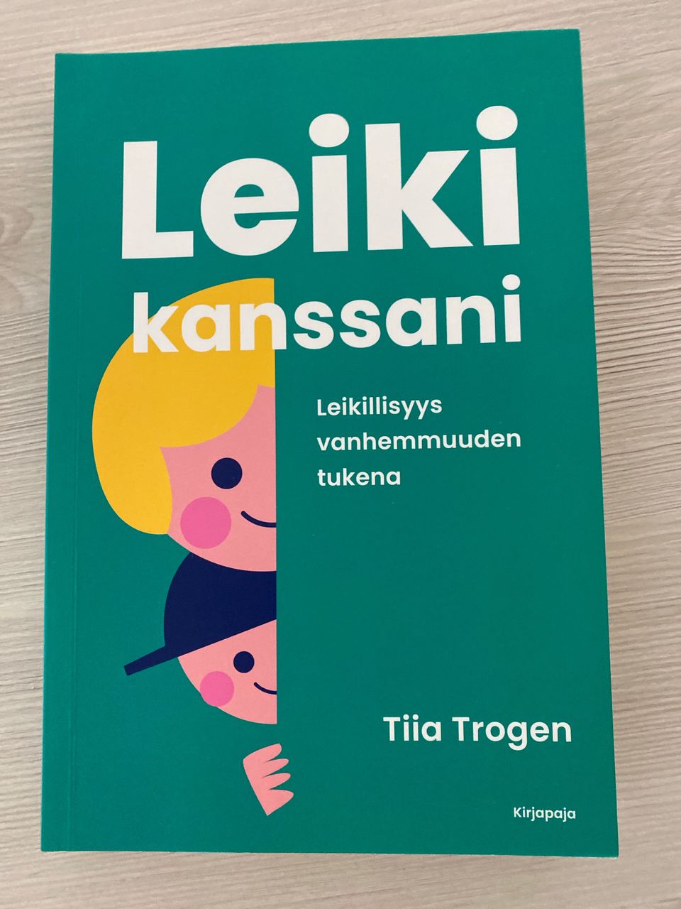 Leiki kanssani, Tiia Trogen