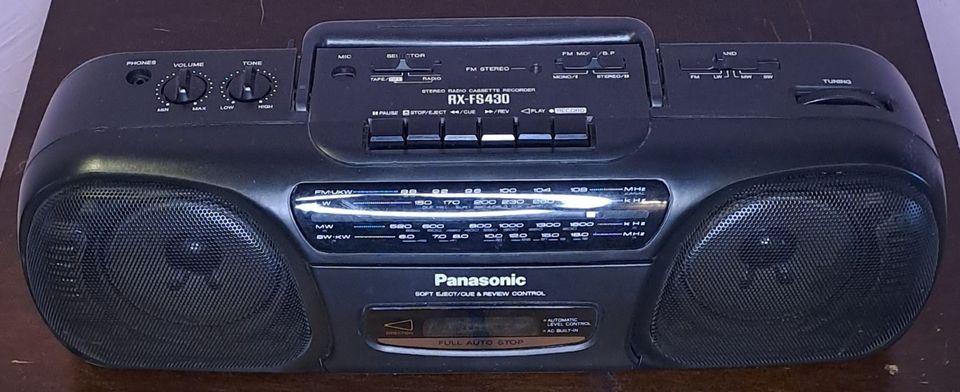 Panasonic radio/C-kasettisoitin