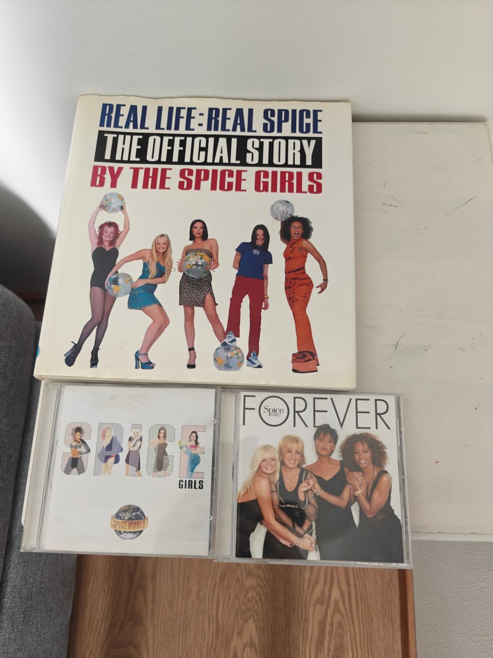 Spice Girls kirja ja levyt