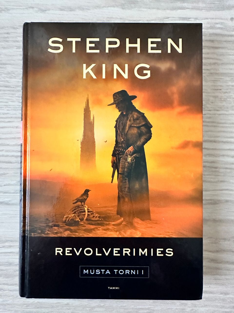 Stephen King: Musta Torni - Revolverimies (kovakantinen)