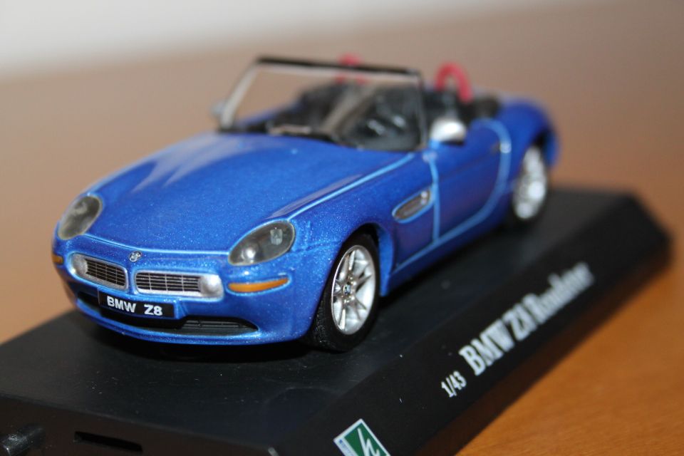 BMW Z8 Roadster 1999 keräilyauto pienoismalli auto 1:43 hieno kunto metallia