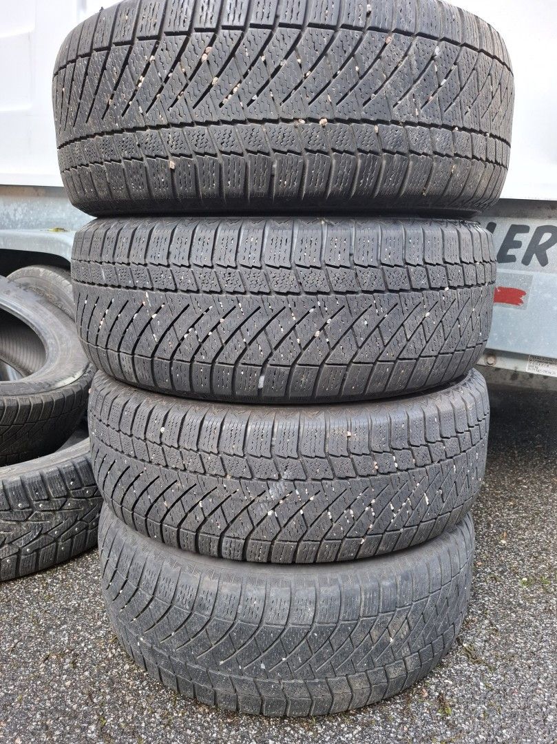 205/60R16 Continental kitkarenkaita 4 kpl.