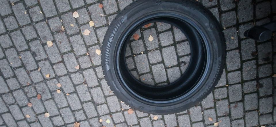 2 viikkoa käytetty Bridgestone  kitkarengas 255/50R20 BS 109T XL DM-V3 XL