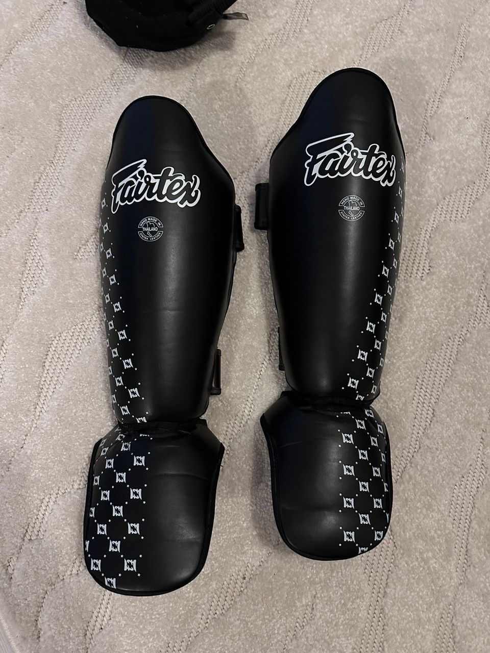 Fairtex säärisuojat koko: S