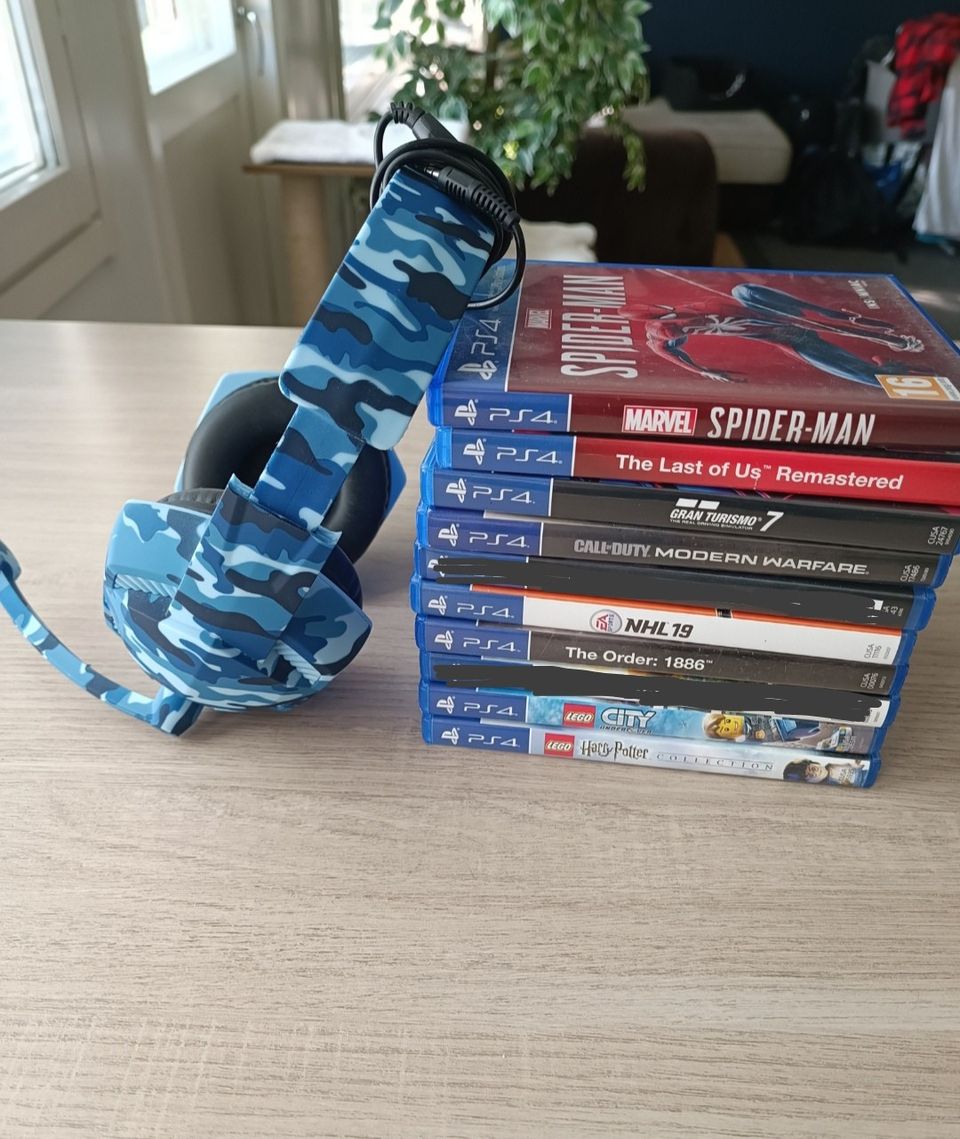 7kpl ps4 pelejä ja pelikuulokkeet