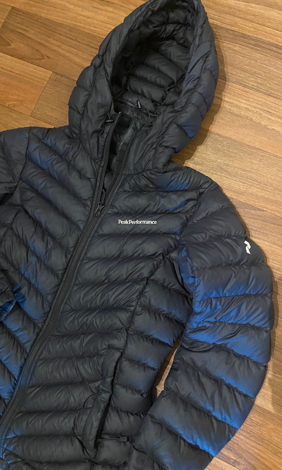 Peak performance frost down hood jacket xs