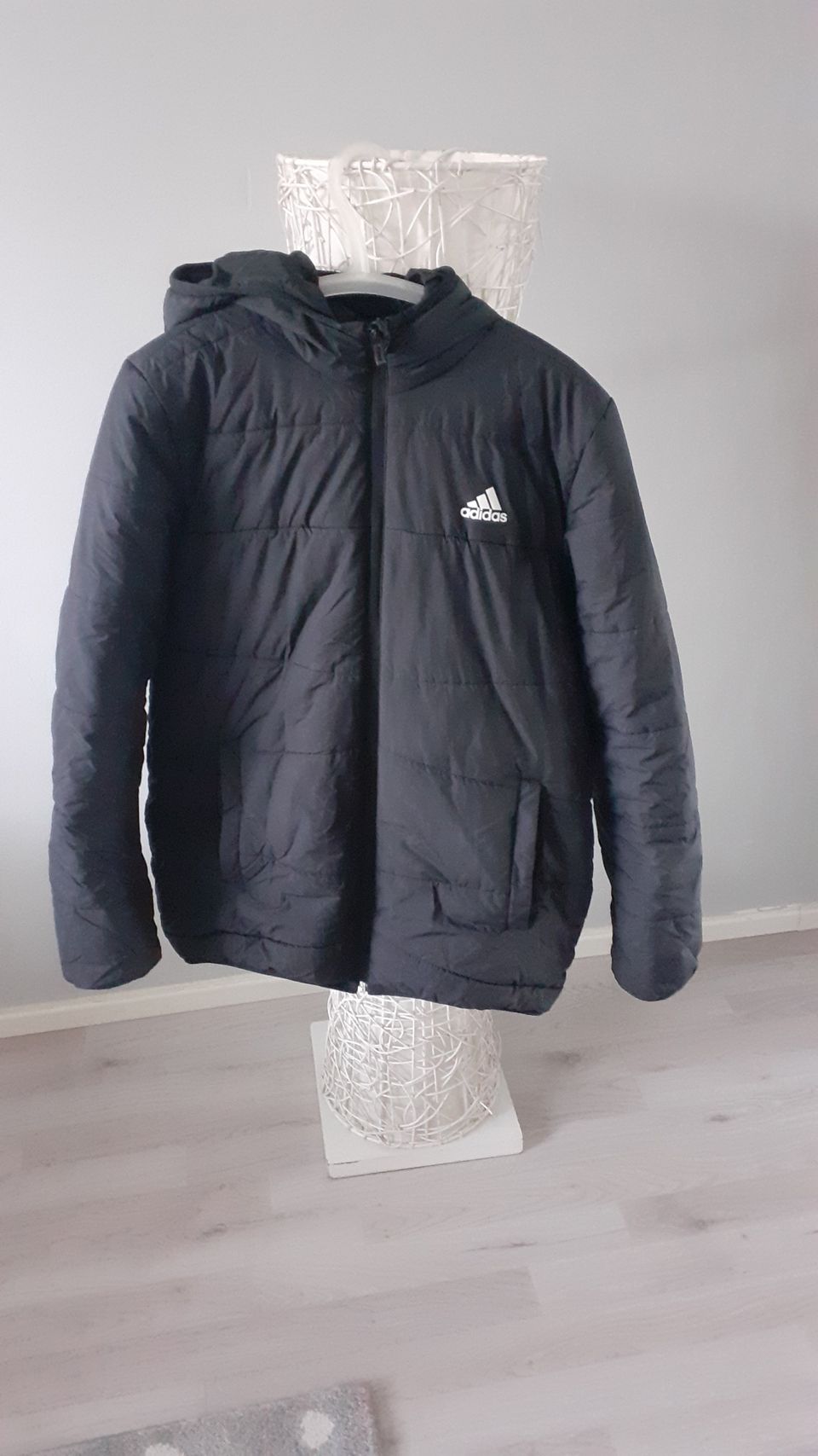 Adidas kevyttoppatakki 164