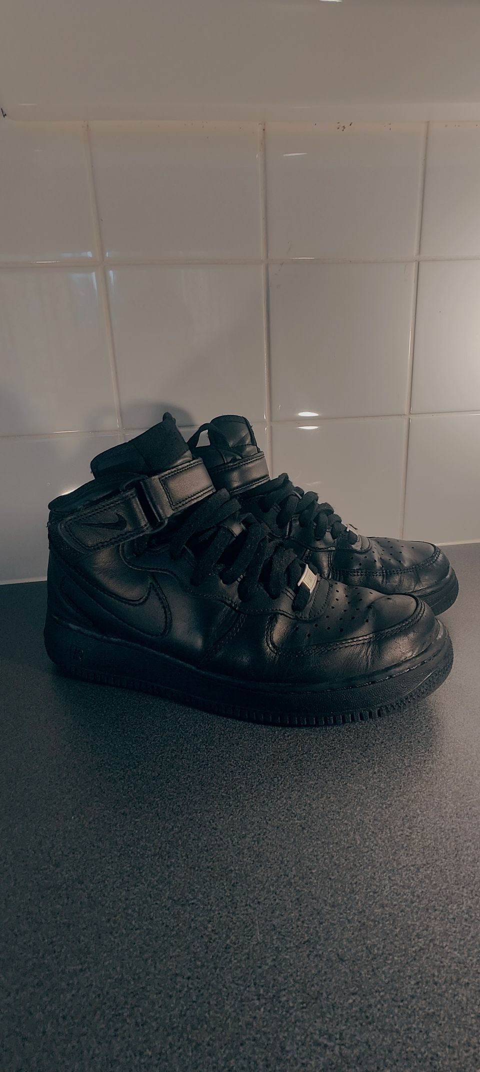 Nike AIR FORCE 1 MID 07 matalavartiset tennarit Koko 41