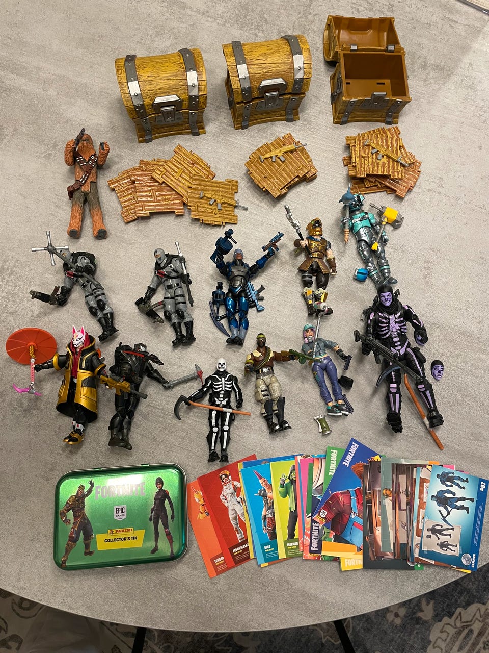 Fortnite setti hahmoja, tarvikkeita ja Fortnite keräilykortteja