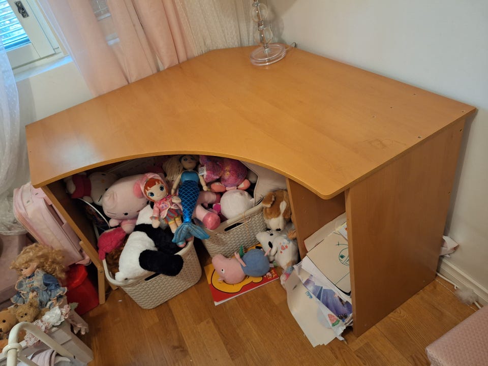 Koululaispöytä ja kirjahylly Tori