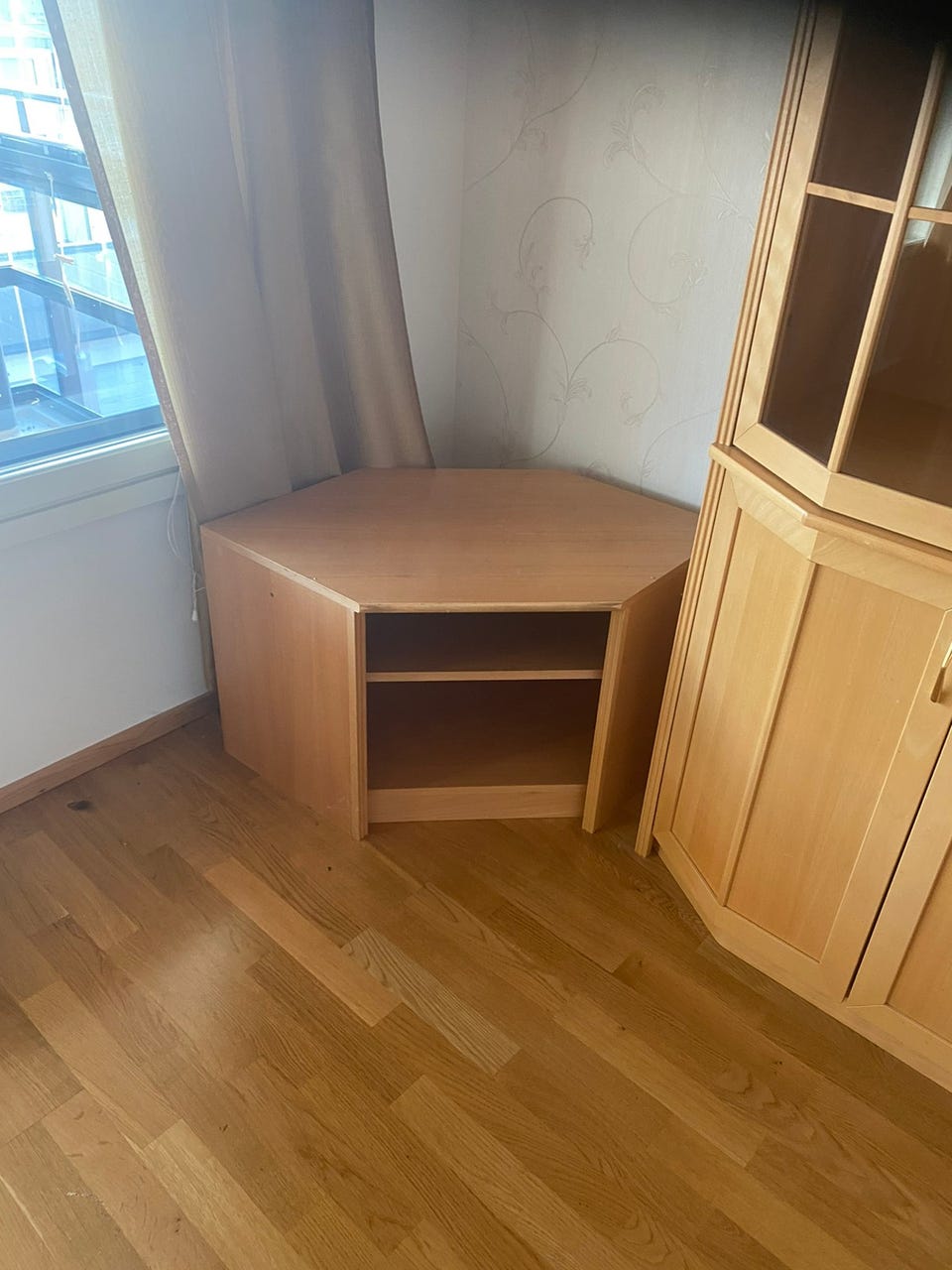 Lahjoitetaan lipasto pyörillä Tori