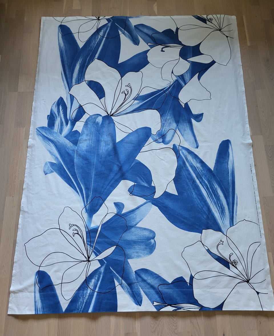 Marimekko verhot (2 kpl) uudenveroinen sinivalkoinen Liljat