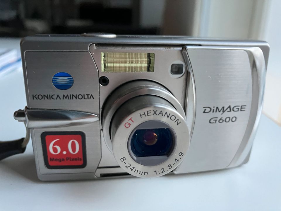 Konica Minolta Dimage G600 | Tori