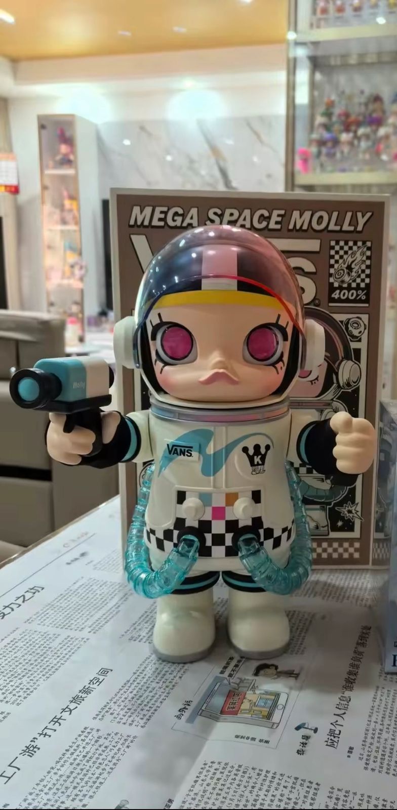 Pop Mart Mega Space Molly Vans 400% | Tori
