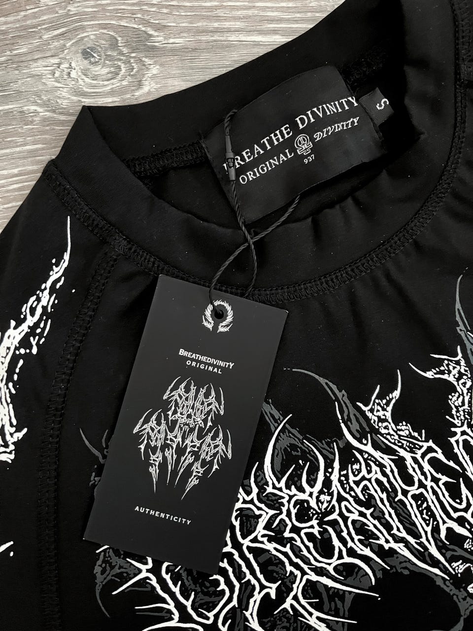 Breathe Divinity compression T