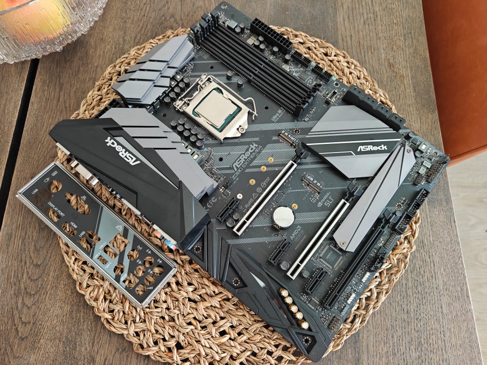 ASRock Z390 Pro4 + i5-9600K + 16GBメモリセット ASRock Z390 Pro4 + i5-9600K + 16GBメモリセット ASRock Z390