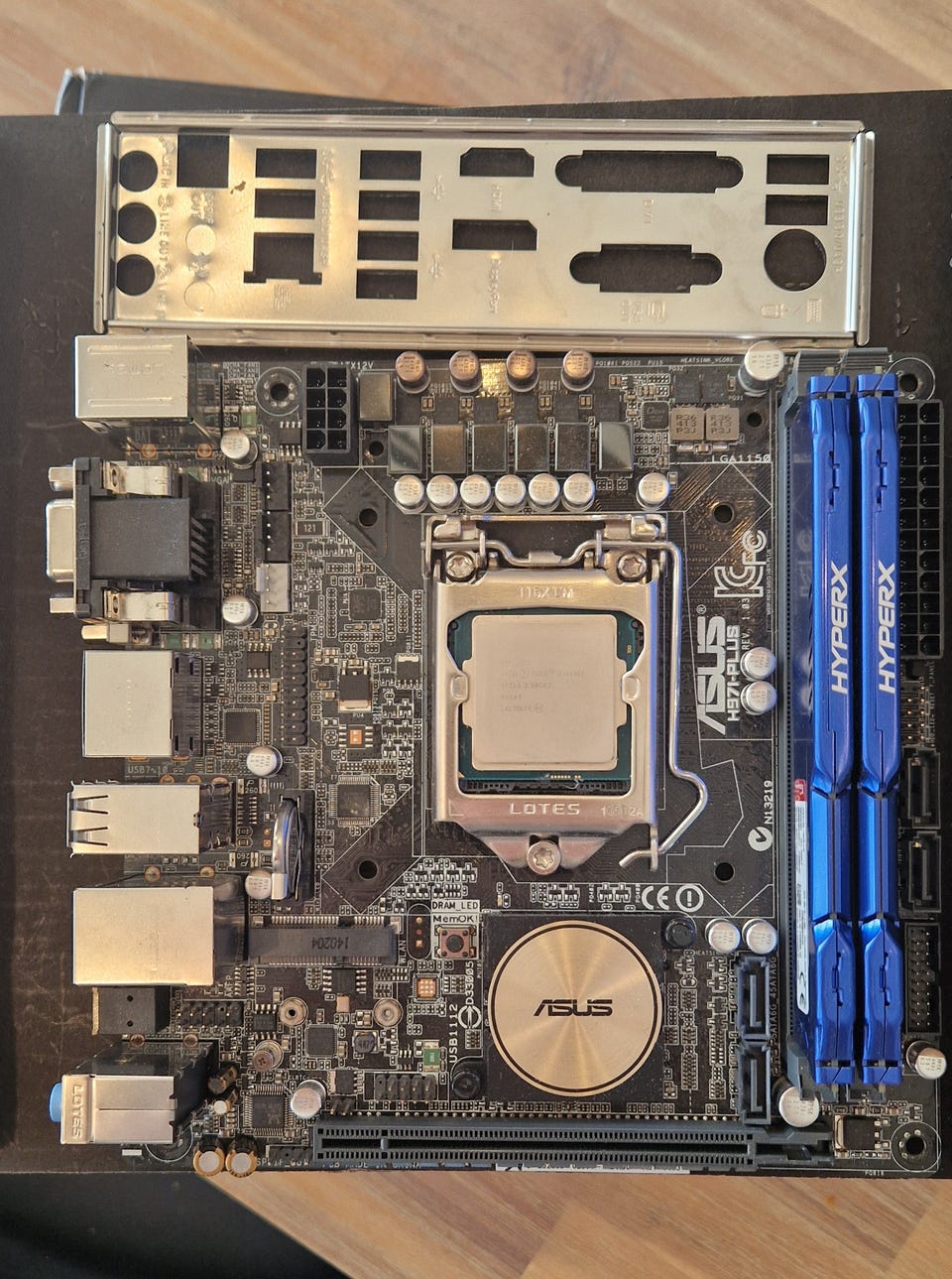 ASUS H97I-PLUS i5-4690K メモリ8G WiFiセット ASUS H97I-PLUS i5-4690K メモリ8G WiFiセット ASUS H97I-PLUS