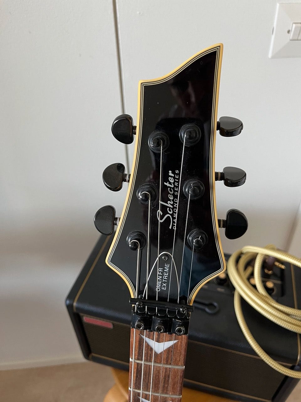 超美品 SCHECTER extreme エレキギター floyd rose Amazon.com: Schecter Omen Extreme-6 FR Electric Guitar