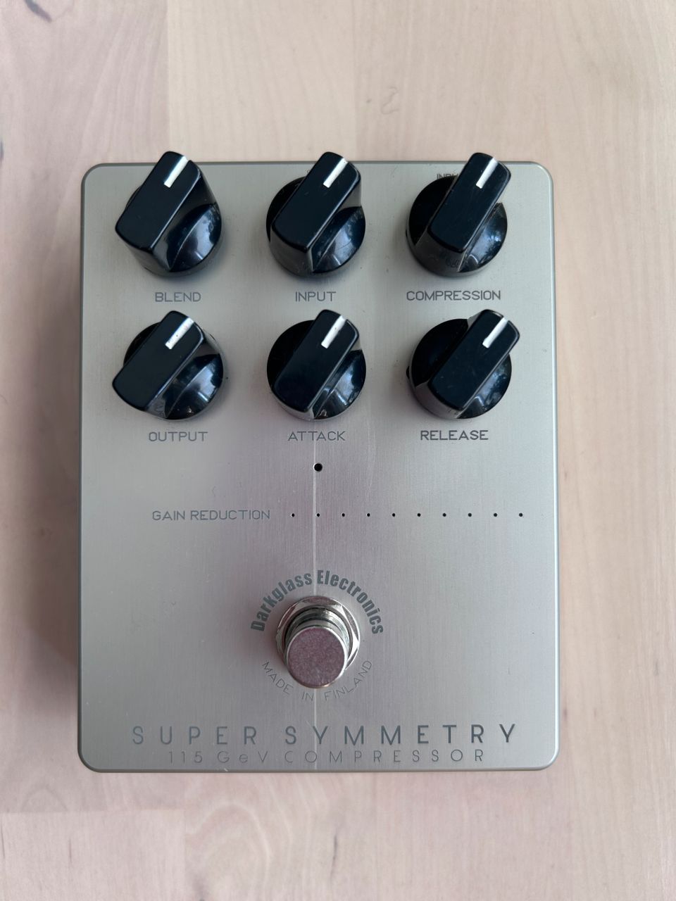 Darkglass Super Symmetry bass compressor pedaali | Tori