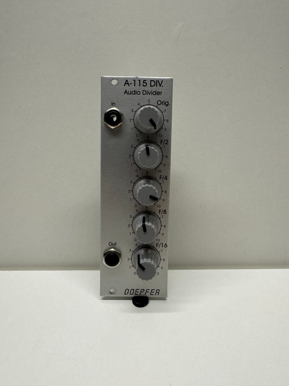Doepfer A-115 DIV オーディオディバイダー Doepfer A-115 DIV オーディオディバイダー Doepfer A-115