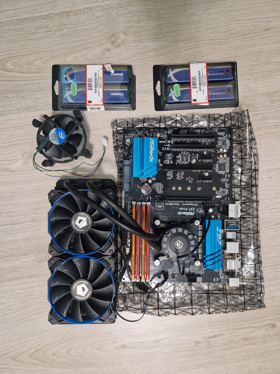Asrock z97 pro4 + i5 4670k + ddr3 16gb 1600mhz + cpu jäähyt
