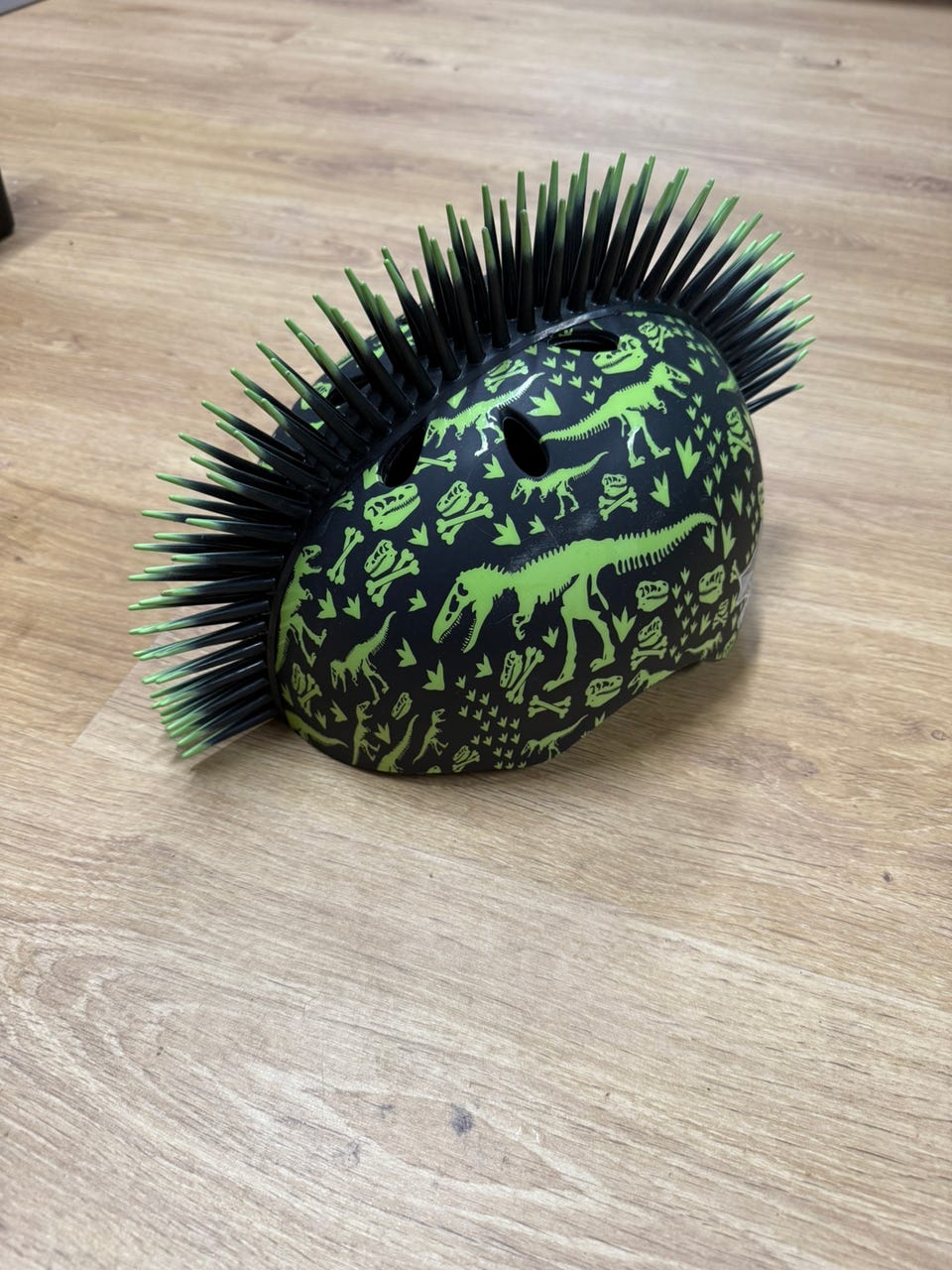 Raskullz T-Rex Bonez Mohawk pyöräilykypärä Tori